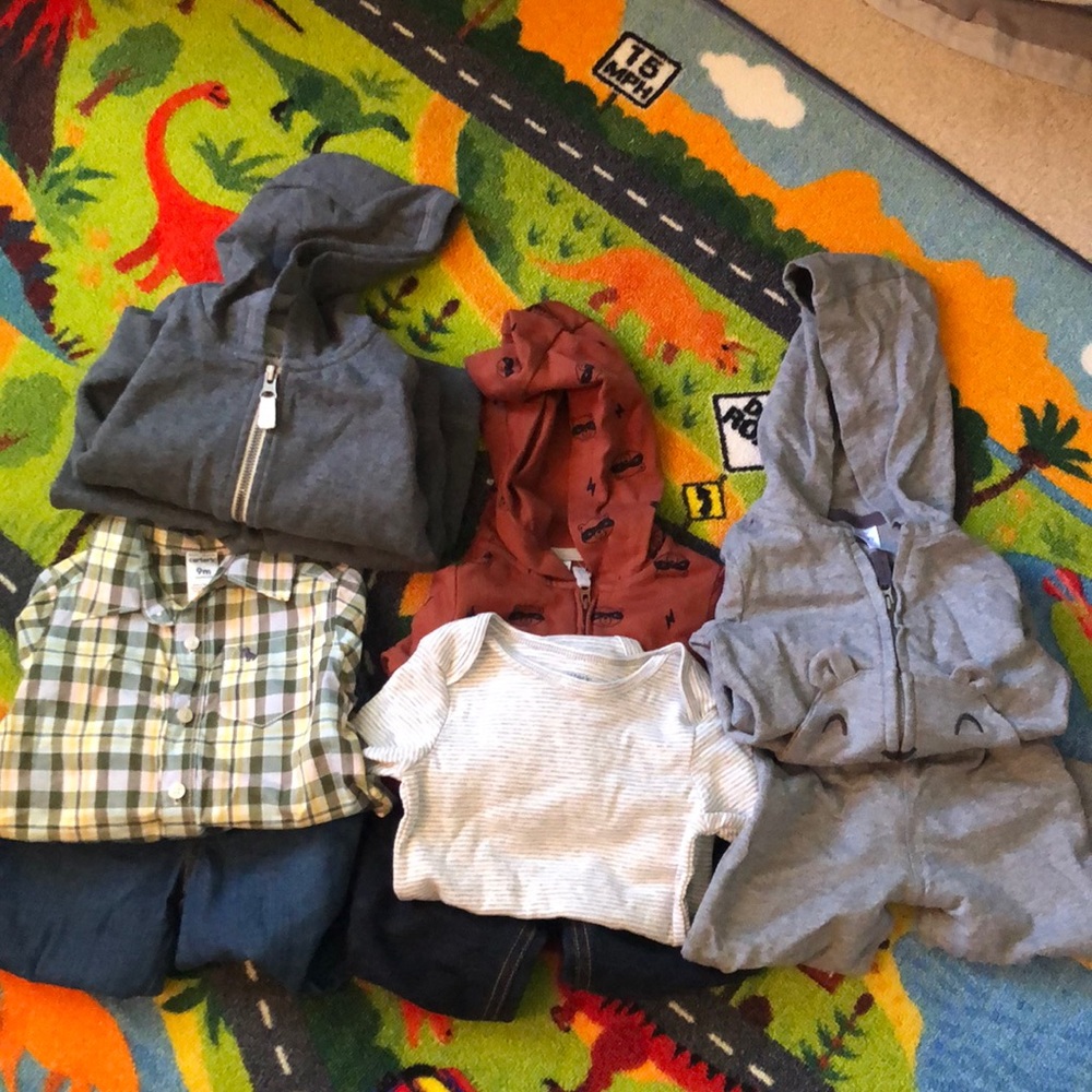 4 sets of 9mo boy carters outfit